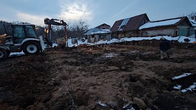 Анекдот ..Начальник, у нас все лопаты сломались... смотреть онлайн