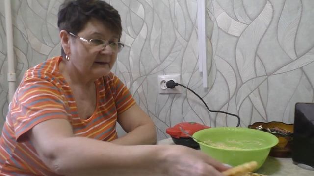 Купила себе игрушку - Мини вафельницу. Сижу кайфую.