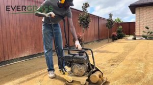 Укладка искусственного газона от профессионалов. #иск