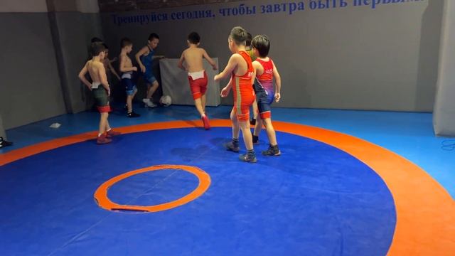 игровая тренировка юных борцов 😄