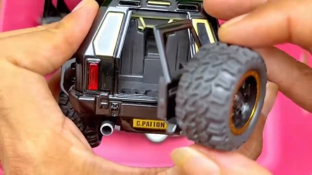 Про машинки. ВНЕДОРОЖНИКИ открываю большую коробку с ?