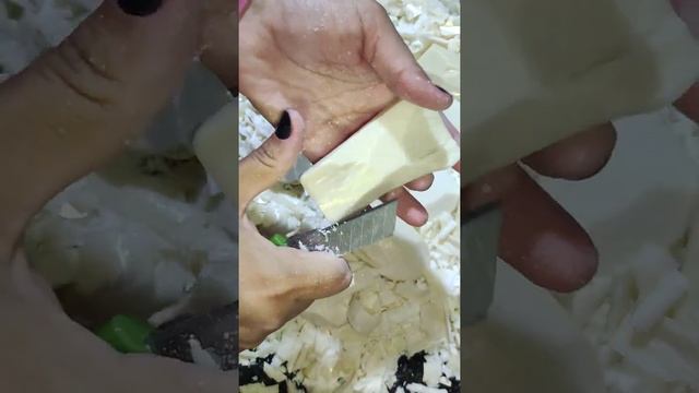 Резка мыла... Обрезки🤍 смотреть онлайн