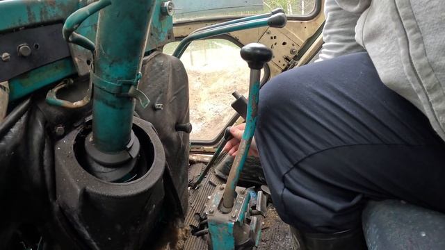 Как управлять трактором ЮМЗ 6АЛ. Заводим со стартера.