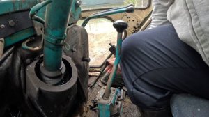 Как управлять трактором ЮМЗ 6АЛ. Заводим со стартера.
