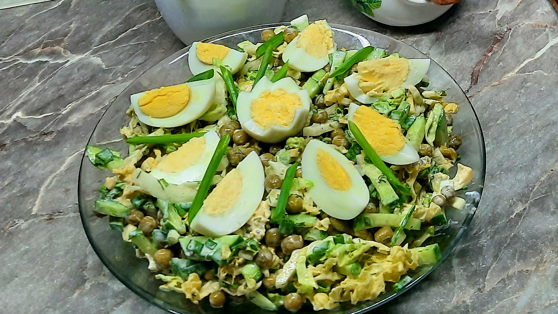 Беру БАНКУ ГОРОШКА, капусту и готовлю гениальный салат! Вкусный рецепт из простых продуктов!! смотреть онлайн