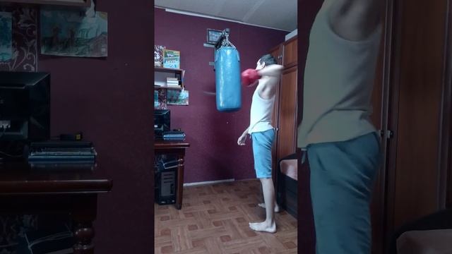 Показываю свою силу удара! Груша летает до шкафа