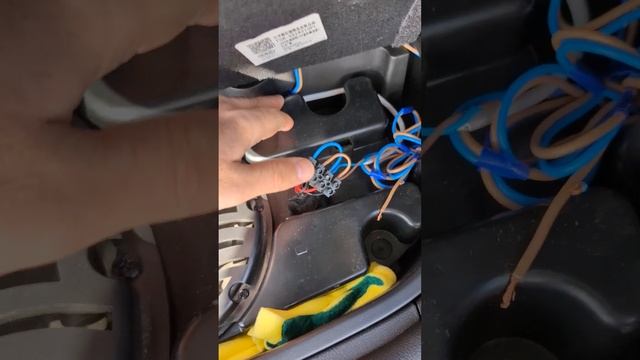 Jetour X90 Plus 2.0T - установка штатного сабвуфера.