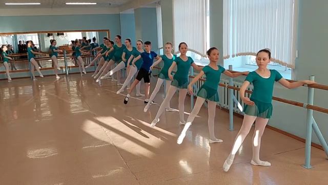 классический танец 3 год обучения, 5 класс. 18.03.2022