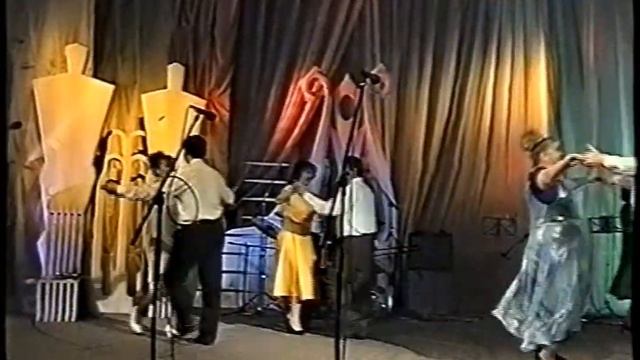 Встреча Ансамбля Рябинушка. 30 лет спустя 2002 г. смотреть онлайн