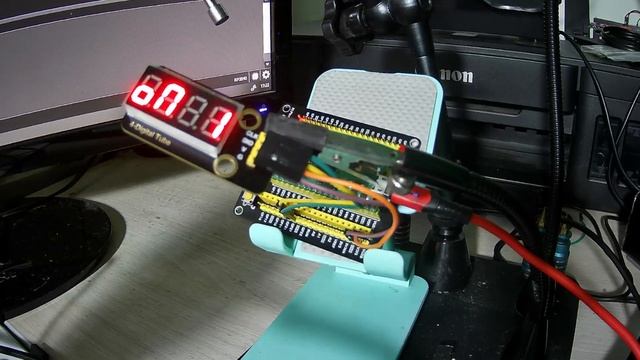 Бегущая строка и мигающие точки на 4-разрядном семисег смотреть онлайн