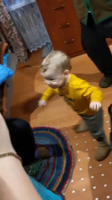 Танцы нашего сына, Давида😂 смотреть онлайн