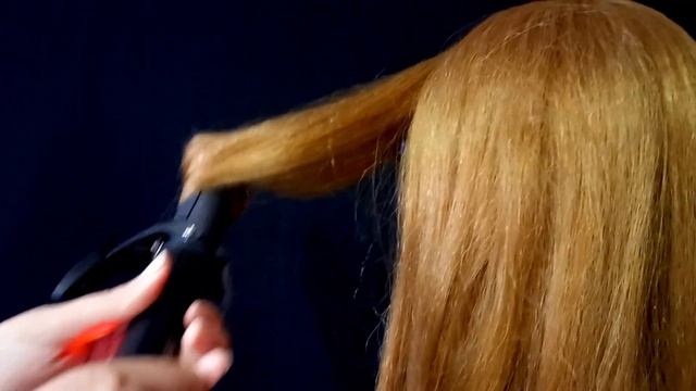 демонстрация работы щипцов для волос DEXP