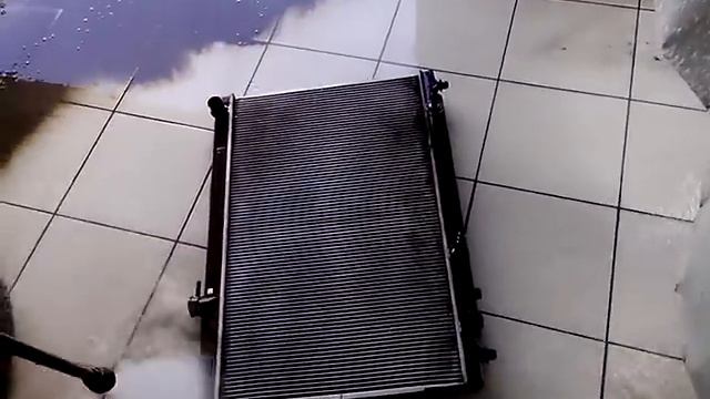 Чистка радиаторов охлаждения двигателя и кондиционера. смотреть онлайн