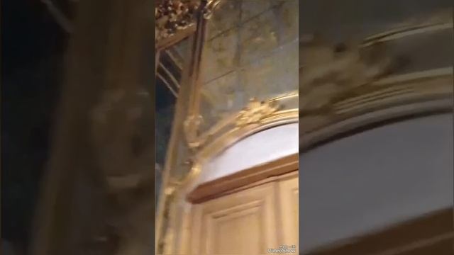 Симбиоз зеркал с  часами, картинами без каких-либо кре?