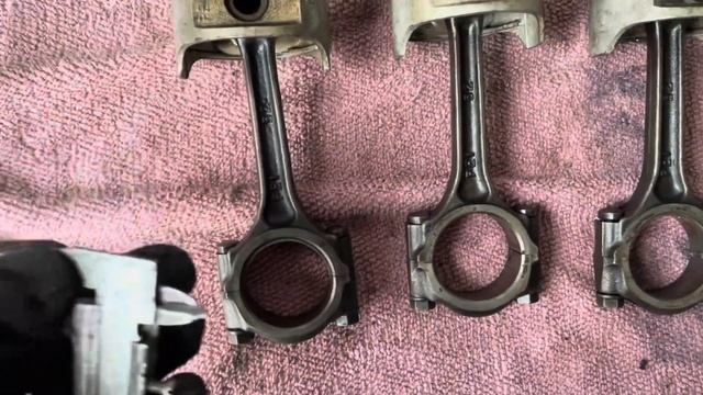 Поршни и шатуны двигателя EW Honda Civic 3 поколение 1985 год