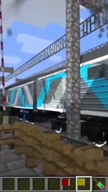 Товарный поезд на переезде @SanychMinecraft смотреть онлайн