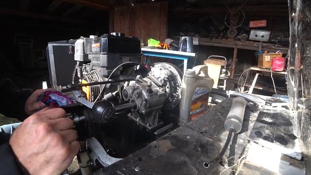 Мототолкач Ураган Тайга. Меняю масло в двигателе и ред смотреть онлайн