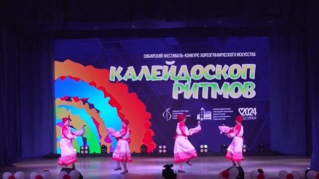 “Кумушки” - исполняет ансамбль танца “Сударушка” ру