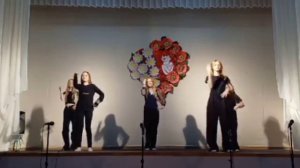 замечательный танец леди гага покер фейс!!