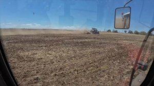 Уделал Valtra с Паллада на тракторе Фармер с лущильником General. Колісниця от Велес Агро на очеред