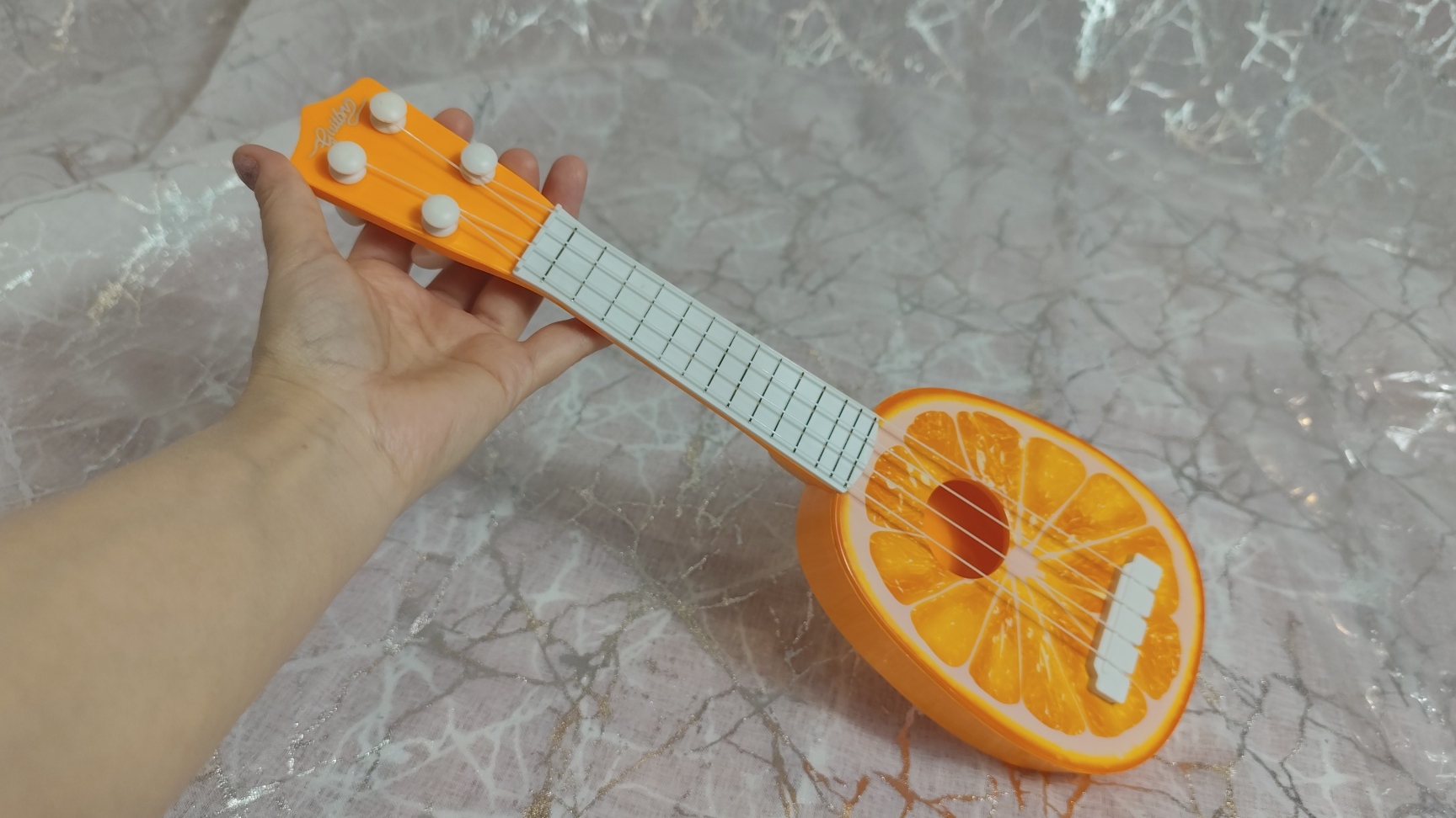 Детская гитара укулеле с дизайном Апельсин смотреть онлайн