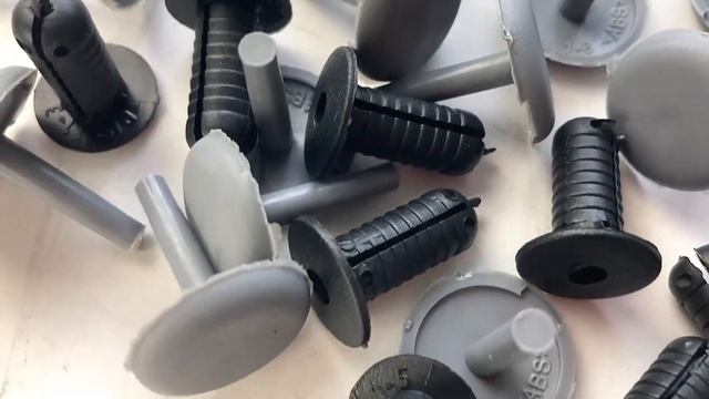 Пистон крепления обивки УАЗ, ВАЗ, ГАЗ (серый) папа-мама, смотреть онлайн