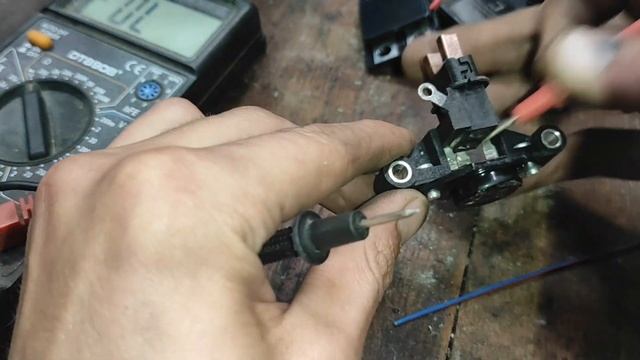 Трехуровневый регулятор напряжения 67.3702.09, 67.3702.01 и ДР. смотреть онлайн