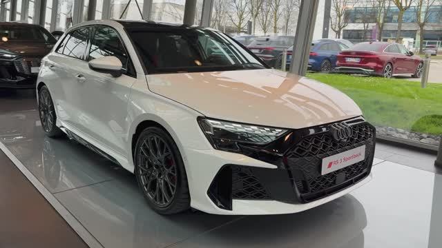 Audi RS 3 Sportback 2025 - Интерьер и Экстерьер смотреть онлайн
