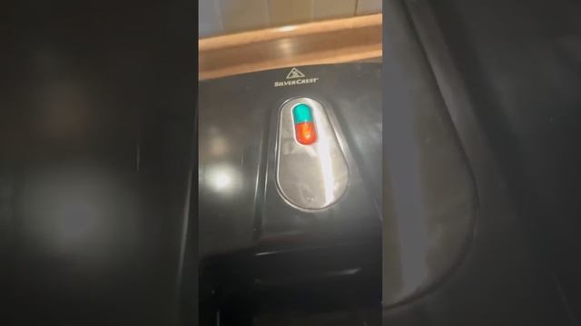 Купили вафельницу. Кипр. Испытываем, получается.