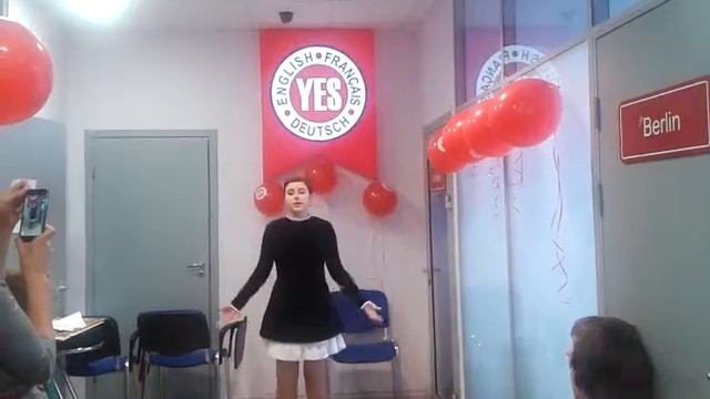 Моя подруга поет