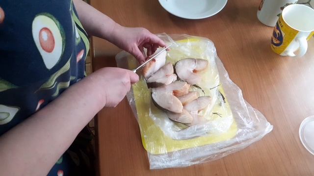 Готовлю типа " Мясо по французски " Режу рыбу без названия . смотреть онлайн