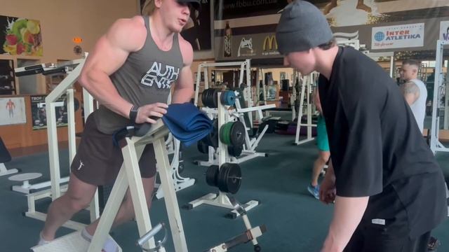 Поездка в Киев | Легендарная тренировка спины в зале О?