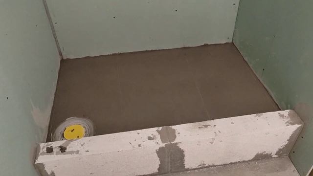 Заливка чистового слоя стяжки с уклонами в душевом по?