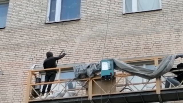 Рабочие пескоструйщики наехали за съёмку видео