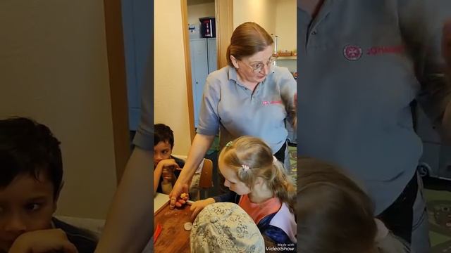 Дети пекут печеньки, лето 2023