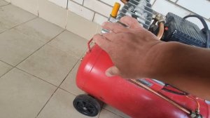 Воздушный компрессор плохо качает и (или) не держит да?