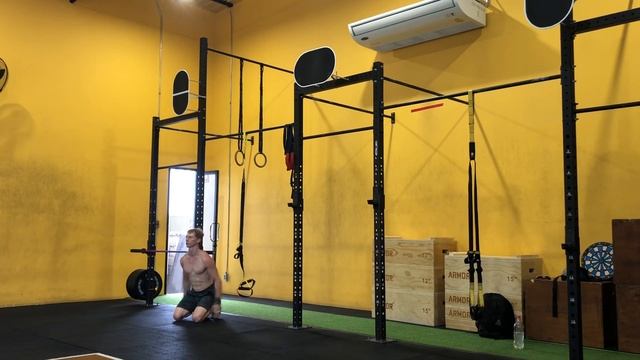 Прыжок с колен на блин