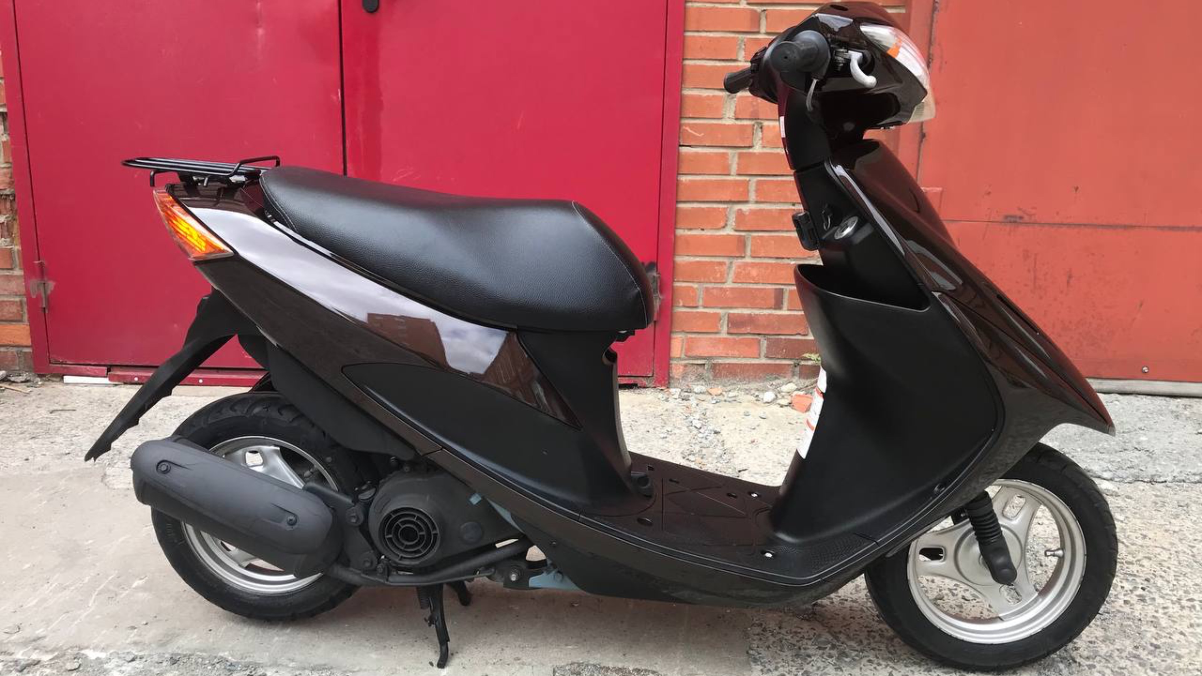 Suzuki Address V50 со штатной охраной.
Номер рамы СА42А