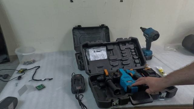 Перфоратор аккумуляторный Bort BHD-21Li-BL смотреть онлайн