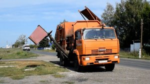 Мусоровоз МК-4453-05 (МКМ-4605) на шасси КамАЗ-53605-62 (Х 051 УС 22). / KAMAZ garbage truck.