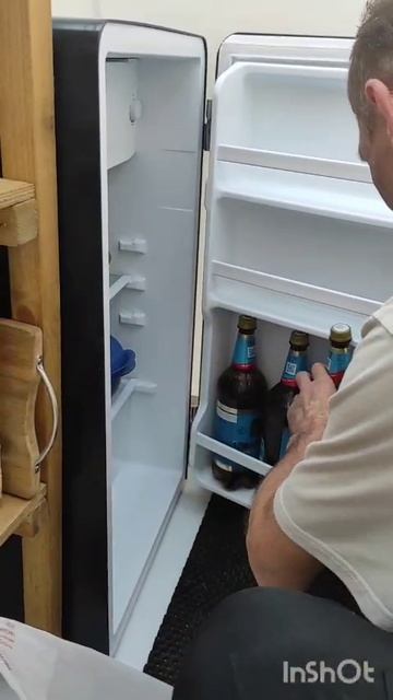 Я не хочу четыре стены,пол,потолок смотреть онлайн