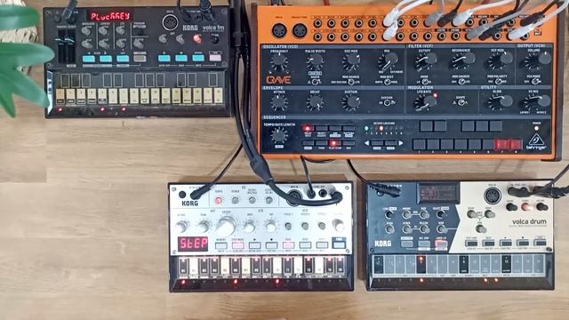 Behringer Crave Tutorial & Korg Volca - How to Create a Self-Sufficient Jam Setup смотреть онлайн