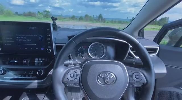 Toyota Corolla Touring Hybrid 4WD 2019 г.в. комплектация S (салон) смотреть онлайн