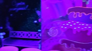 Комната Кпрамелька в УФ освещении. Парк ФанкиТаун ТРЦ Сан Сити