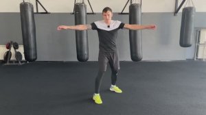 НОВИЧКУ будет это полезно,как расслабить плечи, что бы бить сильно?!