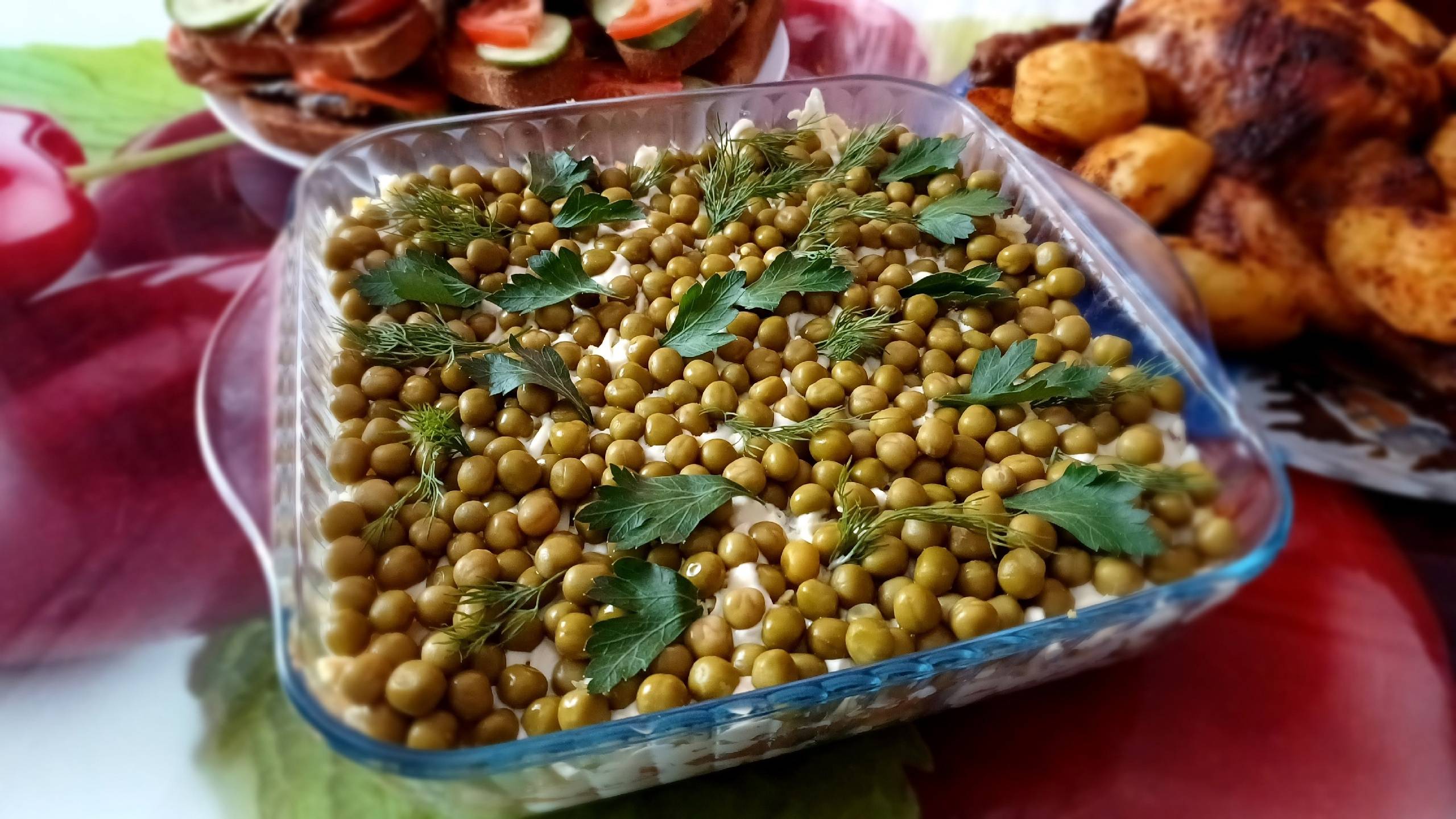 Салат "Праздничный". Доступный, простой и аппетитный. По вкусу не уступает традиционным. смотреть онлайн