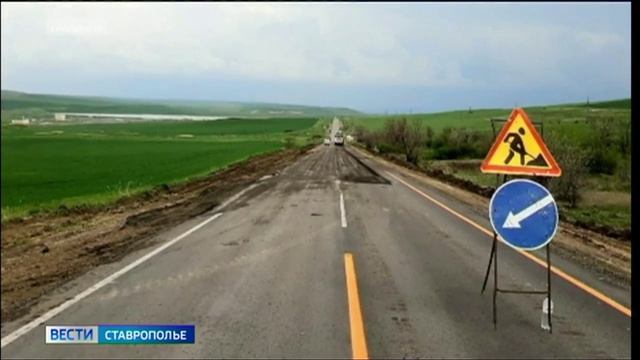 На Ставрополье приводят в порядок дорогу Сенгилеевское – Новотроицкая смотреть онлайн