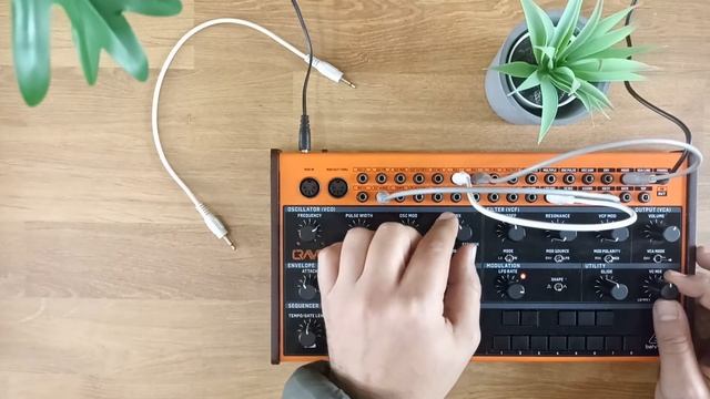 Behringer Crave Tutorial | Creating a Performance Patch for Dystopian Ambient Music смотреть онлайн