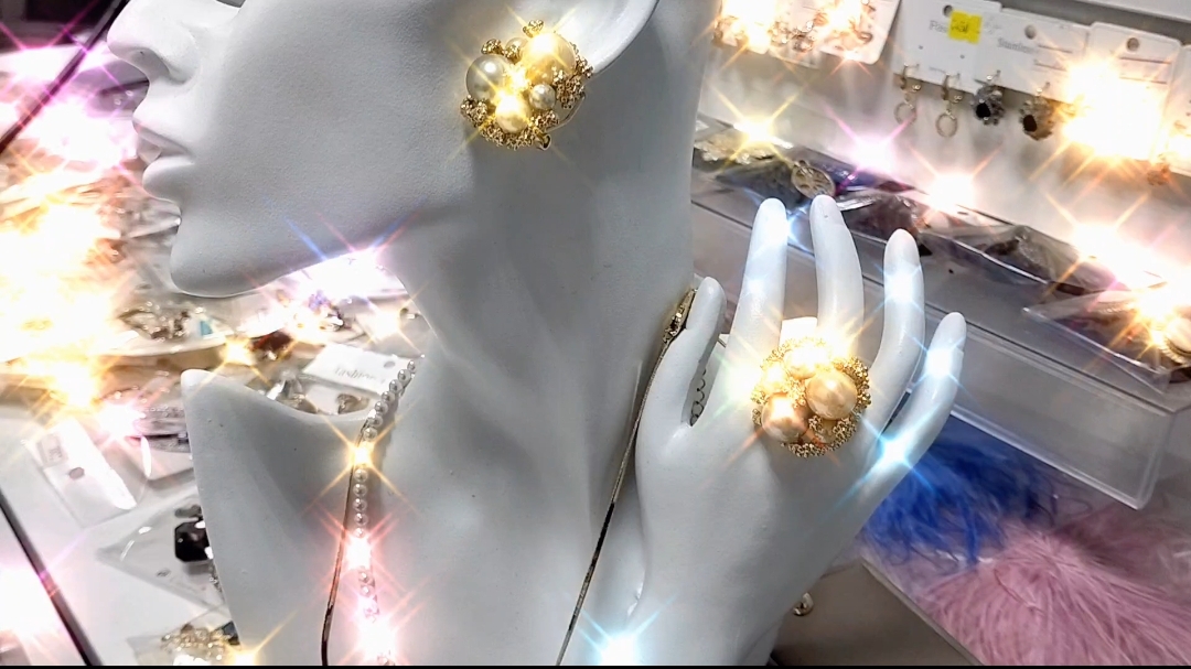 "💎 **Серьги и колье, которые покорят ваш гардероб!** ✨ заказ на ватсап +79083191849 смотреть онлайн