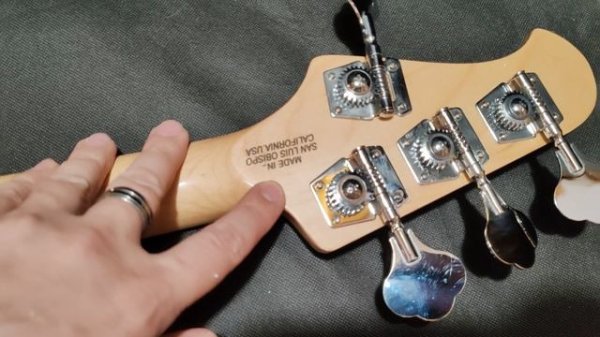 Обзор сборки китайской реплики Musicman Stingray 4 черный